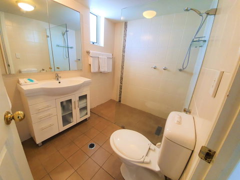 Broadbeach Holiday Apartments - Port Augusta Accommodation 21