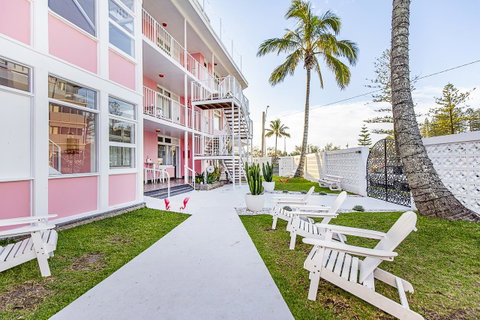 The Pink Hotel Coolangatta - Port Augusta Accommodation 0