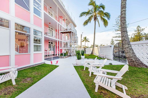 The Pink Hotel Coolangatta - Port Augusta Accommodation 2