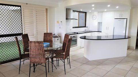 Gemini Court Holiday Apartments - Port Augusta Accommodation 17
