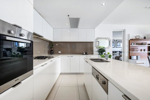 Ultra Broadbeach - Port Augusta Accommodation 19