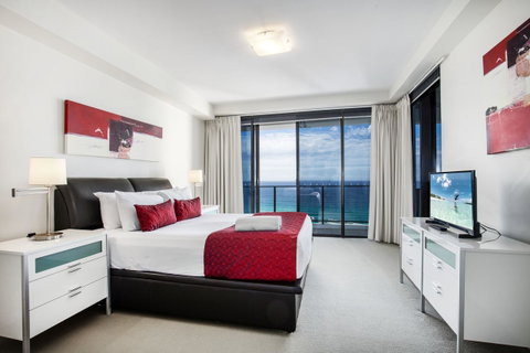 Ultra Broadbeach - Port Augusta Accommodation 13