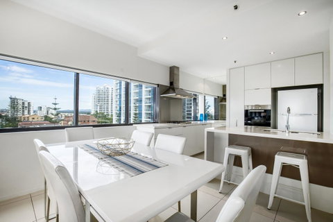 Ultra Broadbeach - Port Augusta Accommodation 9