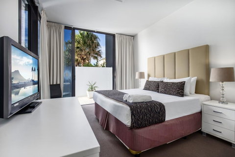 Ultra Broadbeach - Port Augusta Accommodation 22