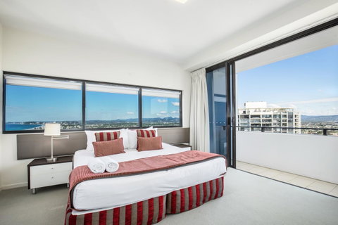 Ultra Broadbeach - Port Augusta Accommodation 16