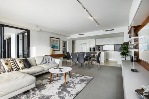 Ultra Broadbeach - Port Augusta Accommodation 12