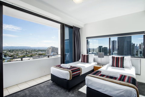 Ultra Broadbeach - Port Augusta Accommodation 27