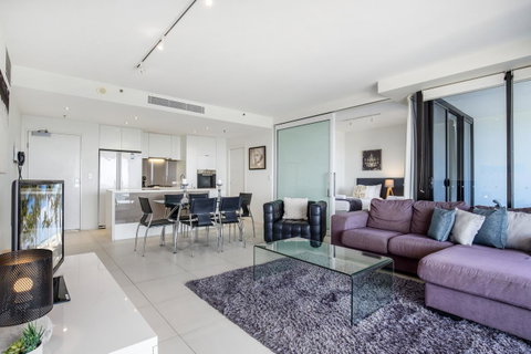 Ultra Broadbeach - Port Augusta Accommodation 44