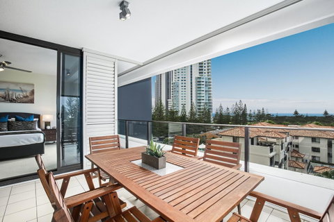 Ultra Broadbeach - Port Augusta Accommodation 6