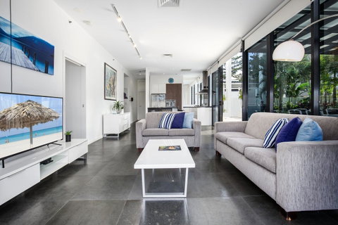 Ultra Broadbeach - Port Augusta Accommodation 23