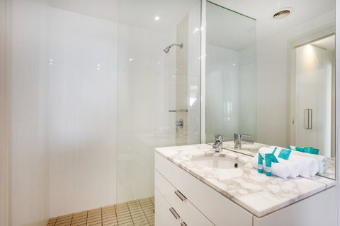 Ultra Broadbeach - Port Augusta Accommodation 28