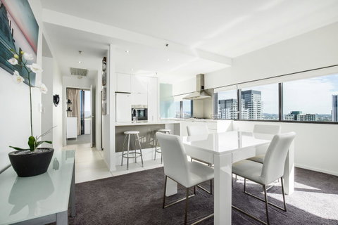 Ultra Broadbeach - Port Augusta Accommodation 30