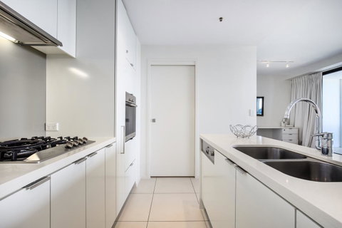 Ultra Broadbeach - Port Augusta Accommodation 35