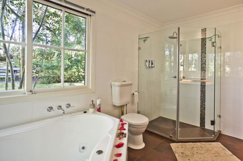 Curtis Falls Cottage - Port Augusta Accommodation 4