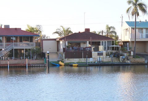 Waterside Resort Style - Port Augusta Accommodation 2