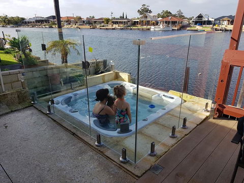 Waterside Resort Style - Port Augusta Accommodation 1
