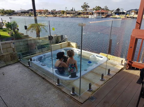 Waterside Resort Style - Port Augusta Accommodation 3