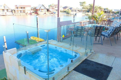Waterside Resort Style - Port Augusta Accommodation 0