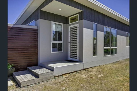 Weston Farm Seaside Stay - Port Augusta Accommodation 1