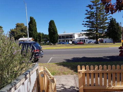WHARF COTTAGE - Port Augusta Accommodation 1