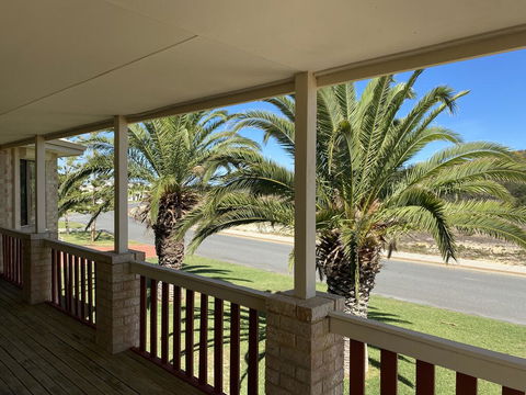 Whispering Palms - Port Augusta Accommodation 1