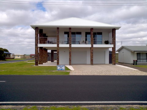 White Caps B&B Apartment - Port Augusta Accommodation 0