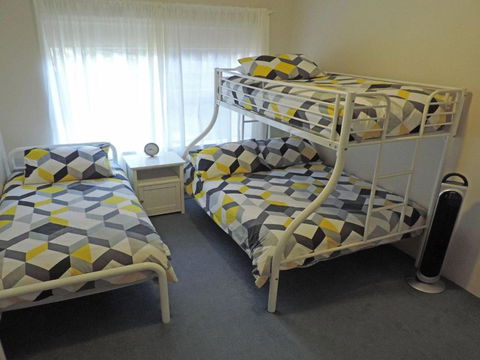 Adriana 3 Unit With A Backyard - Port Augusta Accommodation 4