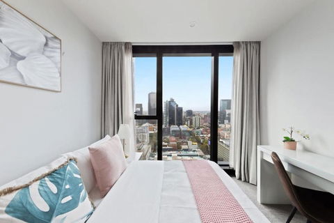 A Chic 2BR Apt Near Melbourne CBD W FREE Parking - Port Augusta Accommodation 0