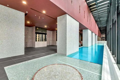 A Chic 2BR Apt Near Melbourne CBD W FREE Parking - Port Augusta Accommodation 2