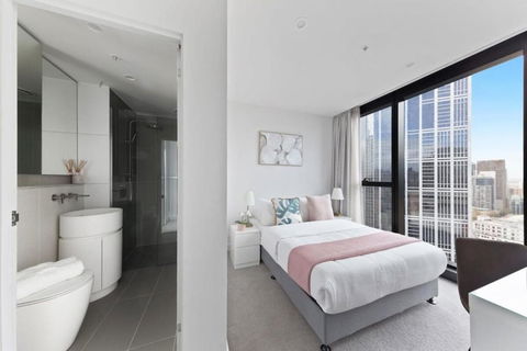 A Chic 2BR Apt Near Melbourne CBD W FREE Parking - Port Augusta Accommodation 3