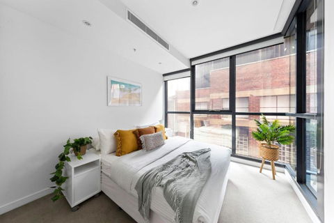 A Chic & Comfy 2BR Apt Near Federation Square - Port Augusta Accommodation 0