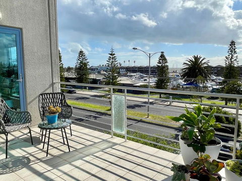 Amazing Beachfront & City Views 2 Bed 2 Bathroom - Port Augusta Accommodation 3