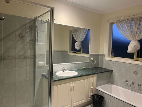 Amazing Private Bedrooms In Doncaster East Near School - Port Augusta Accommodation 3