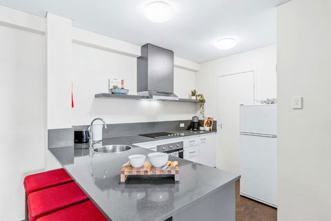 Apartment With City Views In East Perth - Port Augusta Accommodation 3