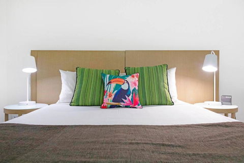 Arafura Adventure - CBD Suite With Sprawling Views - Port Augusta Accommodation 3