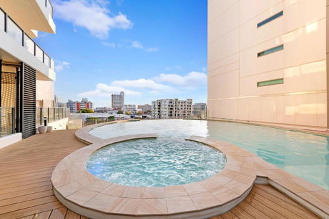 Arafura Adventure - CBD Suite With Sprawling Views - Port Augusta Accommodation 1