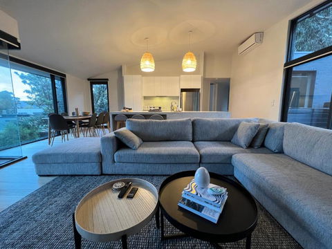 Architect Designed 4 Bedroom With Ocean Views From Every Room - Port Augusta Accommodation 2