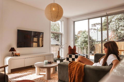 Architect Home With View In Central Hobart - Port Augusta Accommodation 1