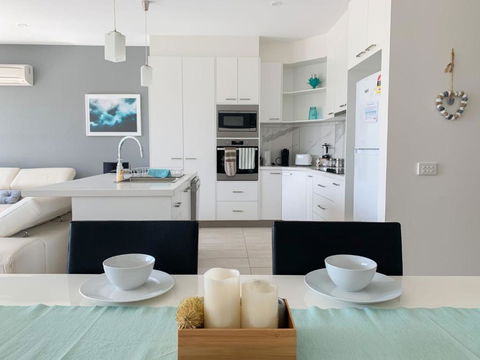 At Broadbeach Inverloch - Port Augusta Accommodation 4