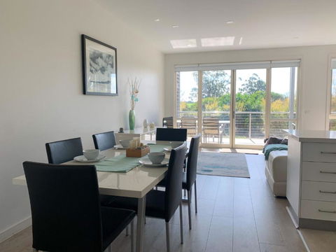 At Broadbeach Inverloch - Port Augusta Accommodation 3