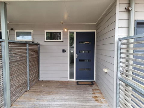 At Broadbeach Inverloch - Port Augusta Accommodation 1