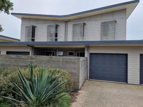 At Broadbeach Inverloch - Port Augusta Accommodation 0
