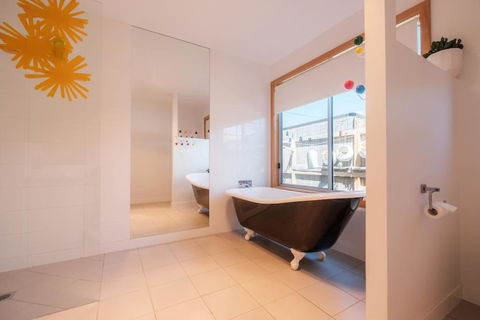 Awesome Beach House Bicheno - Port Augusta Accommodation 4