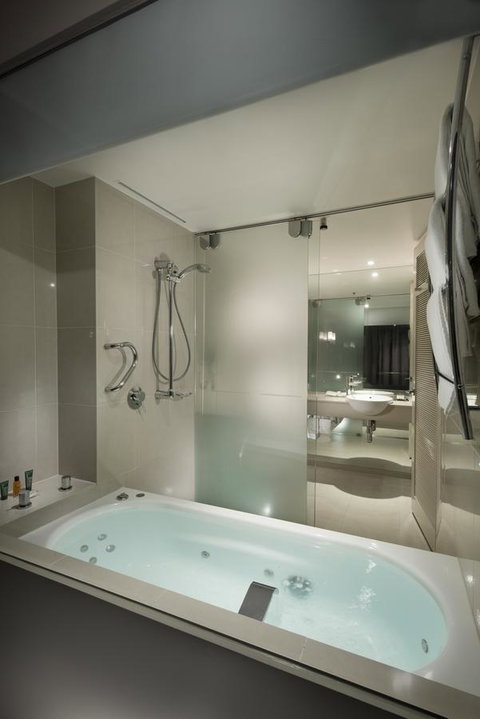 Hilton Cairns - Port Augusta Accommodation 4