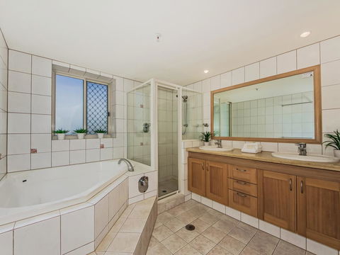 Oceana On Broadbeach - Port Augusta Accommodation 11