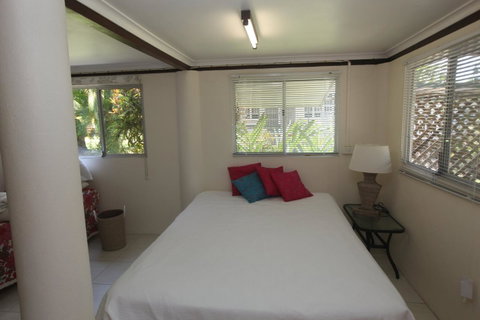 Daggoombah Holiday Home Magnetic Island - Port Augusta Accommodation 13