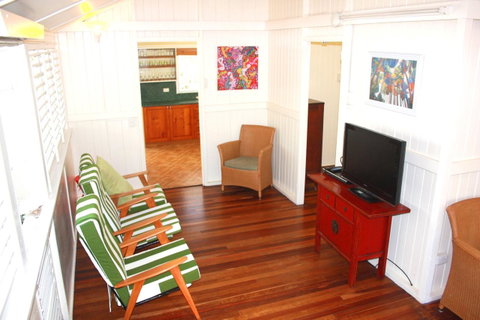 Daggoombah Holiday Home Magnetic Island - Port Augusta Accommodation 7