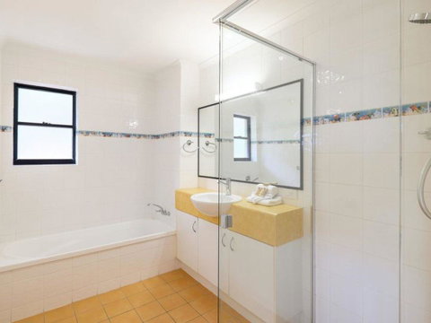 Mooloomba Five - Port Augusta Accommodation 12