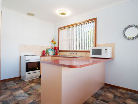 'Rutland', 1/13 Cromarty Road - Pet Friendly, Boat Parking, Water Views, Air Con - Port Augusta Accommodation 2