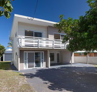 'SeaHaven' 2 Richardson Ave - Large home with Aircon Smart TV WIFI Netflix  Boat Parking - Port Augusta Accommodation